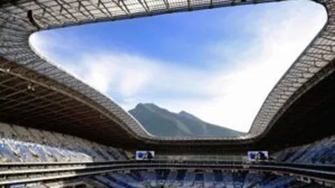 东契奇独揽45分三双，库里26分10助难救勇士，独行侠击败金州强队